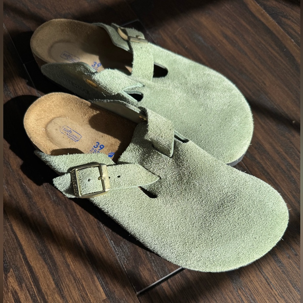 Birkenstock Boston soft footbed in suede in the color green tea. Size 39 - Picture 2 of 4